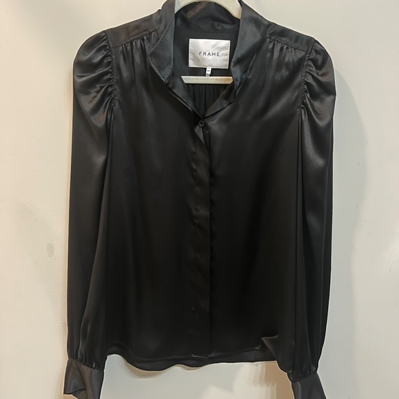 Frame Gillian Long Sleeve Top in Noir - Picture 2 of 10